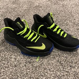 Nike Air Max Infuriate basketball shoe, boys size 1